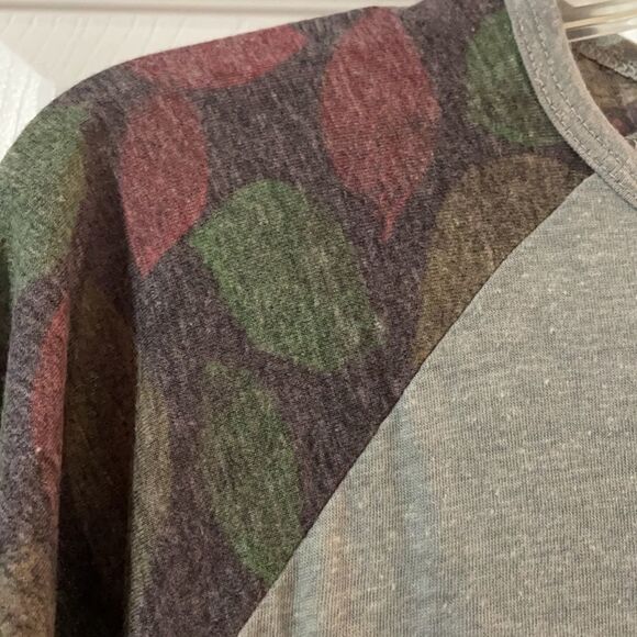 (5/$25) LuLaRoe Gray Heathered Leaf Randy 3/4 baseball top - Picture 6 of 9